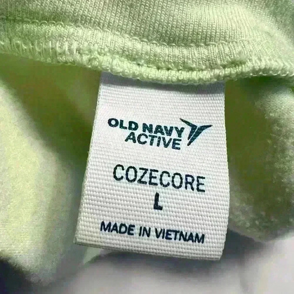 Old Navy cropped active top - Picture 3 of 4